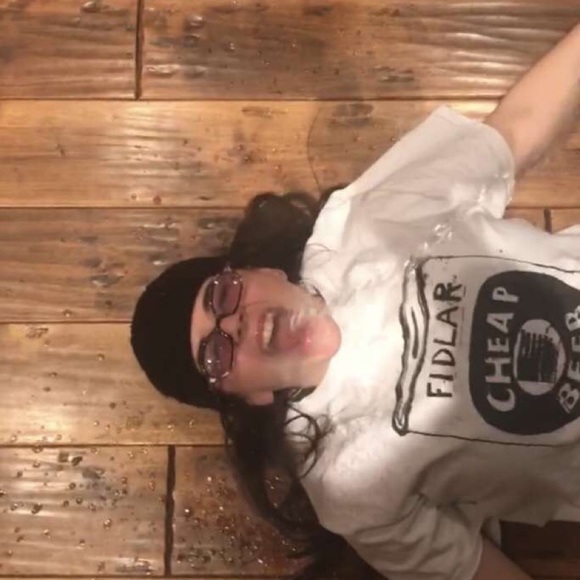 Meet your Posher, Kelly🌼🌼🌼 - Picture 3 of 3